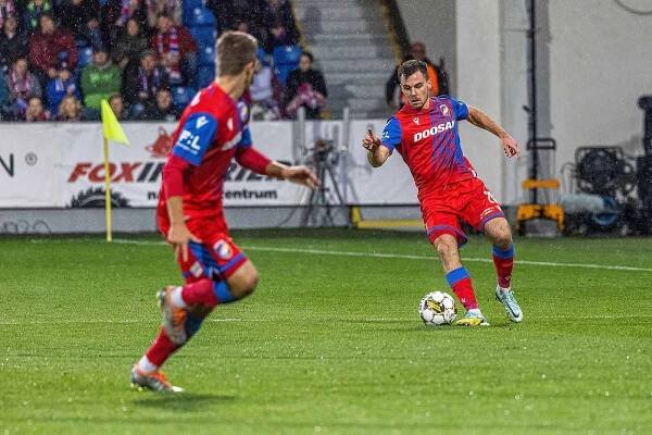 9. kolo FORTUNA:LIGY: FC Viktoria Plzeň - SK Slavia Praha 3:0 (2:0).