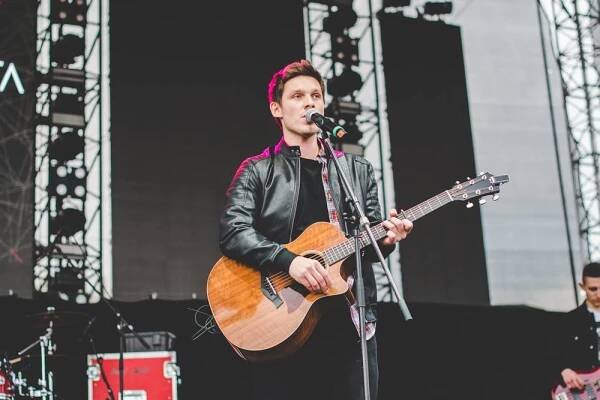 Na Pražském Majálesu si po třech letech zahráli Kryštof, Marek Ztracený měl koncert v metru