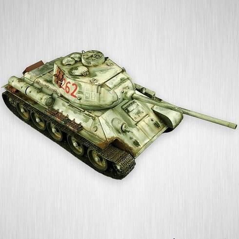 Plastikový model tanku T-34-85 v měřítku 1:35.