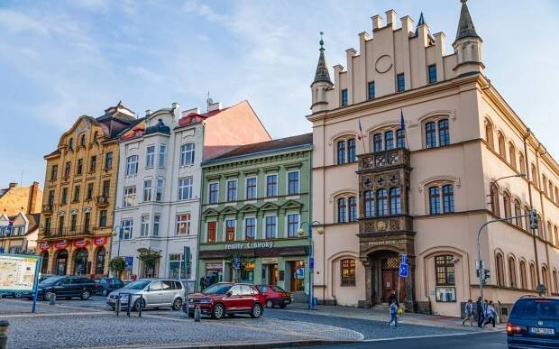 Hotel S-centrum Děčín **** se snídaní/polopenzí, relaxací v sauně a vstupenkami na zámek a do zoo + sekt