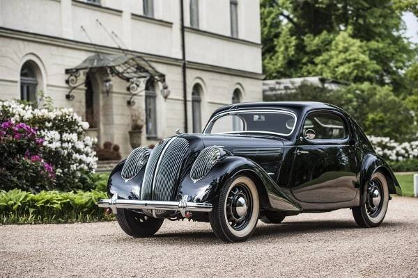 Nejkrásnější sériové auto Česka ožilo v moderní podobě. Představujeme Škodu Popular Monte Carlo 2023