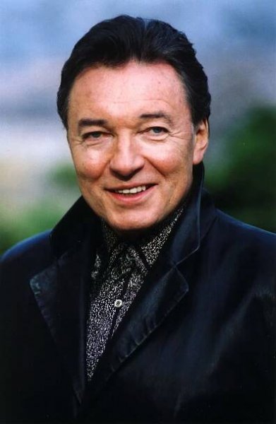 Soubor:Karel Gott 2002-foto13.jpg – Wikipedie