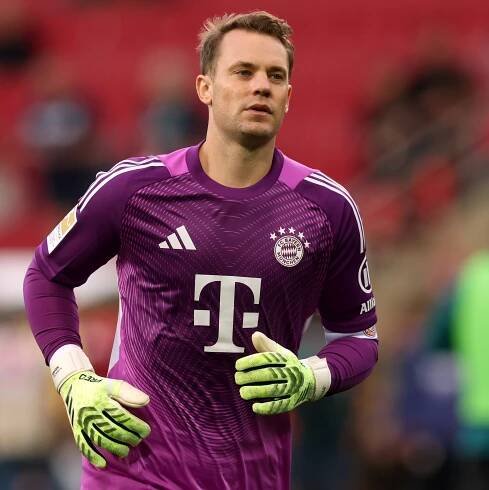 Bayern Munich goalkeeper Manuel Neuer rules out return to German national football team