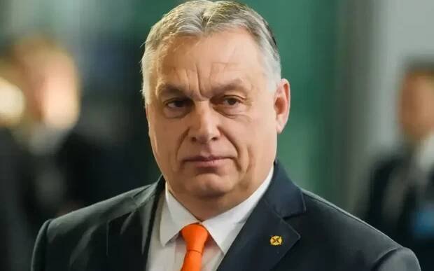 Galerie: Orbán Ukrajinu v EU dál odmítá, před hlasováním ale odešel ze sálu - Galerie - Echo24.cz