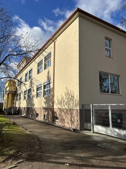 ZŠ A MŠ T. G. MASARYKA, ČESKÉ BUDĚJOVICE - SNÍŽENÍ ENERGETICKÉ NÁROČNOSTI A PŮDNÍ VESTAVBA 