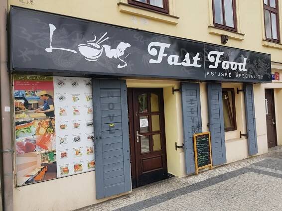 Asijské dobroty s sebou: 4× sushi maki ve 3 verzích a 6× minizávitek