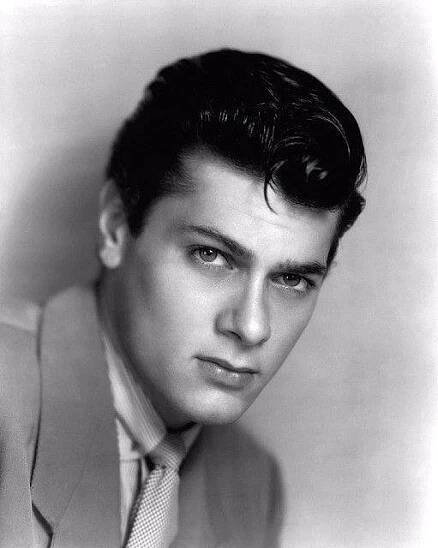 Tony Curtis dorazil v roce 1968.