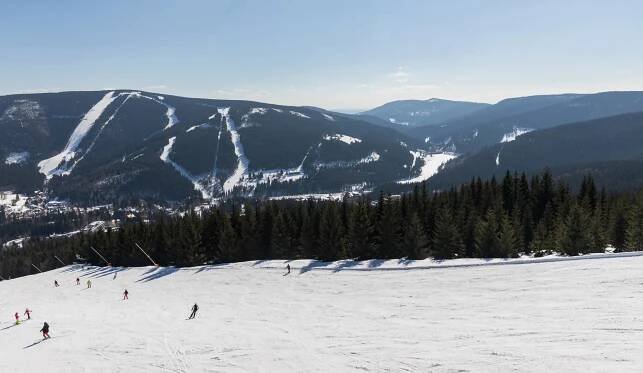 Kam na lyže? Do Harrachova nebo do Špindlerova mlýna?