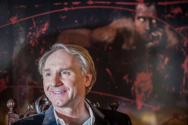 Dan Brown pre SME: Boh neprežije, to sa žiadnemu veriacemu nemôže páčiť