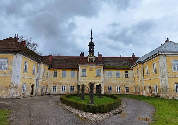 Tajemné zámky Českého ráje: Hrubá Skála, Dětenice a Jičín | Cesty Sem Tam