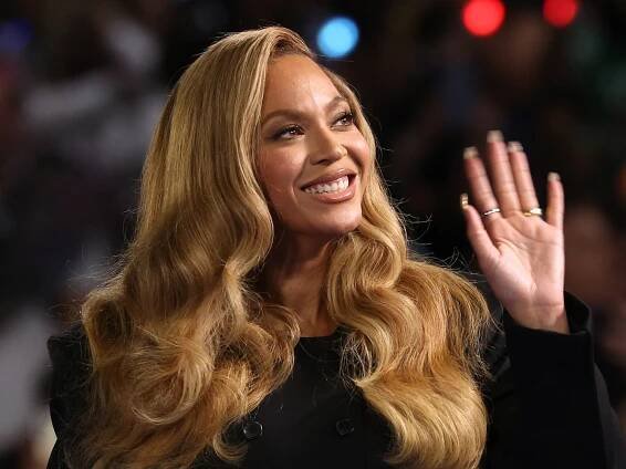 Rodeo hair is the 2025 take on the bombshell blowout—and it's set to be huge this summer