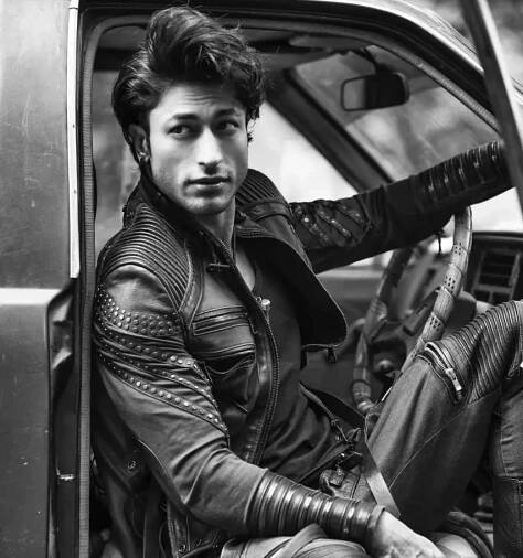 Vidyut Jamwal Age, Height, Family, Education, Wife, Diet 4