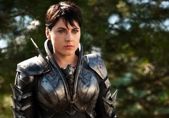 Antje Traue in Muž z oceli (2013)