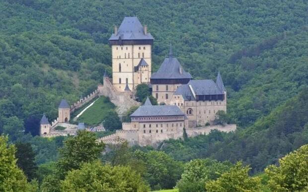 Hrad Karlštejn – Gotická perla císaře Karla IV., která přečkala staletí