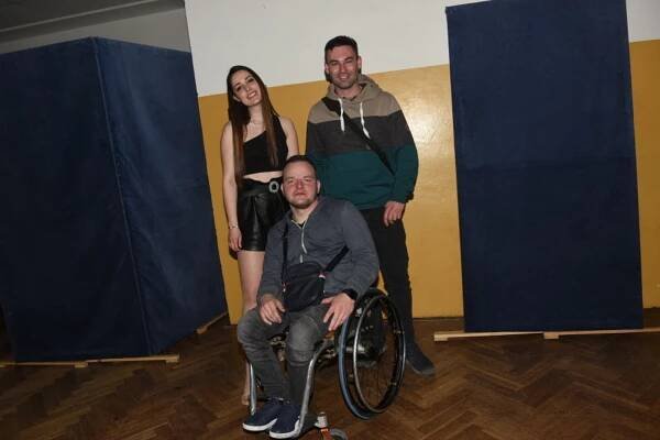 Petr Jablonský s Karlem Gottem provedli Nikolu Votrubovou šoubyznysem