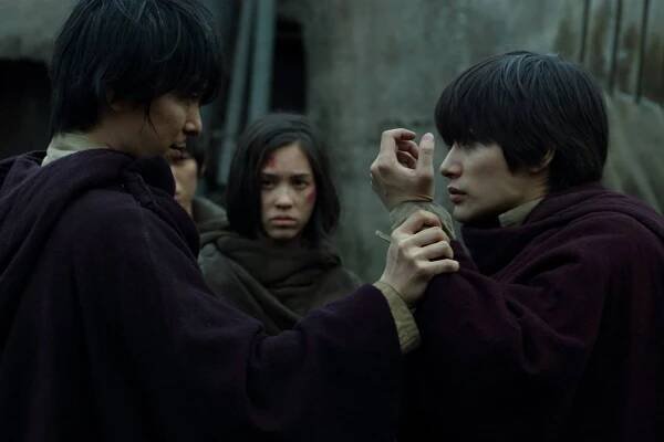 Šingeki no kjodžin - Z filmu - Hiroki Hasegawa, Kiko Mizuhara, Haruma Miura