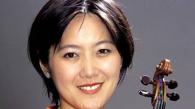 Českou hudbu zahraje japonská houslistka z Plzeňské filharmonie