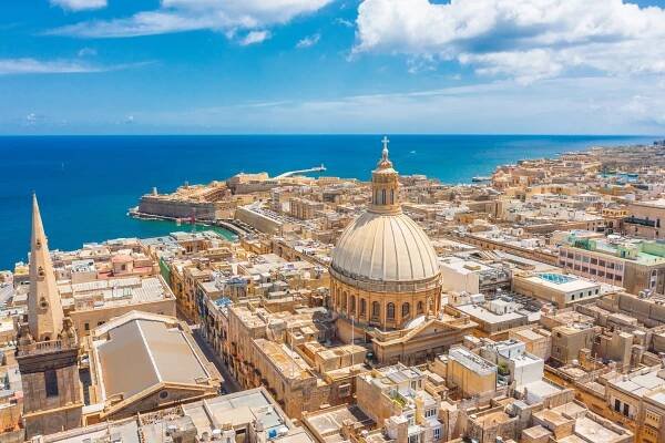A world in three islands on the Mediterranean