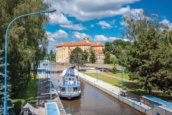 Lodí v Polabí z Poděbrad - Tripy.cz