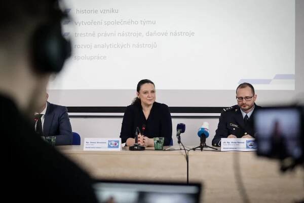 Tisková konference k výročí Daňové Kobry | Fotogalerie | Pro média | Finanční správa | Finanční správa