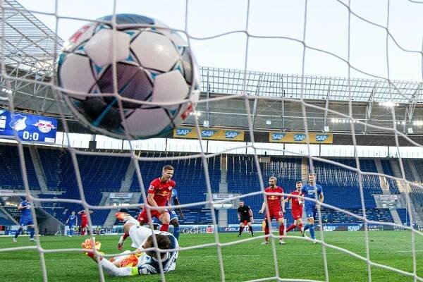Augsburg udělal krok k záchraně, Haalandův zásah v nastavení oddálil oslavy Bayernu – ČT sport – Česká televize