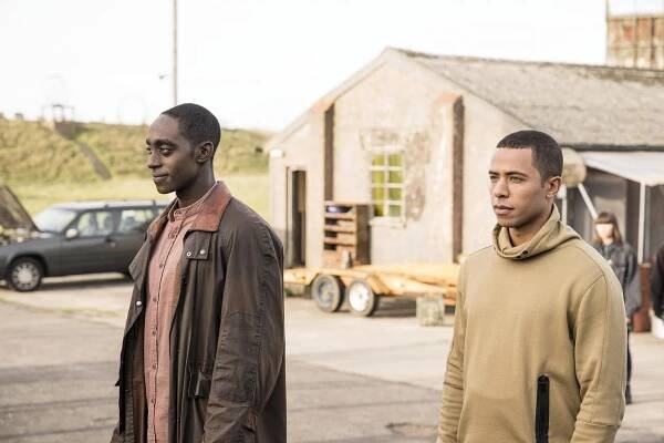 Humans - Epizoda 4 - Z filmu - Ivanno Jeremiah, Ukweli Roach