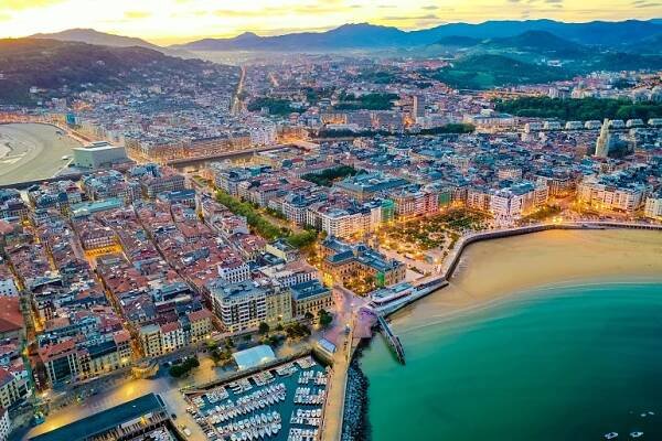 Aerial view of San Sebastián at sunset with La Concha Beach (right) and Zurriola Beach (top left) (© Amartphotography | Dreamstime.com)