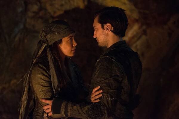 Prvních 100 - The Four Horsemen - Z filmu - Luisa D'Oliveira, Richard Harmon