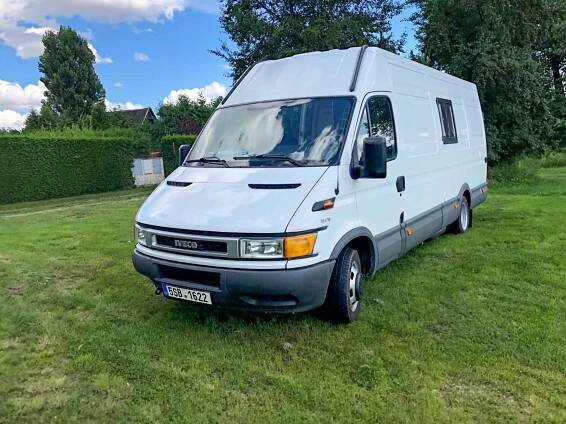 Obytná vestavba přestavba Iveco Daily svépomocí - Nomádem.cz