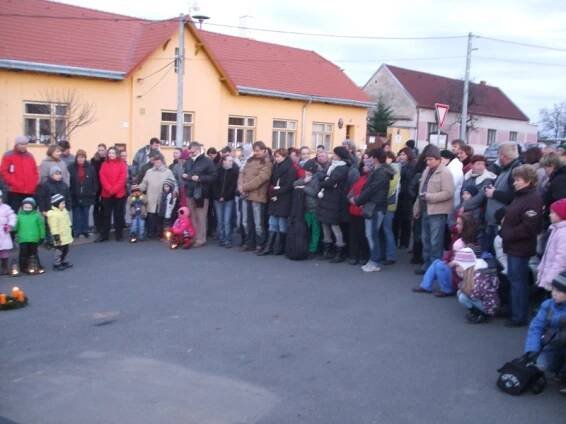Obec Těšetice - Rozsvěcení vánočního stromu 2013