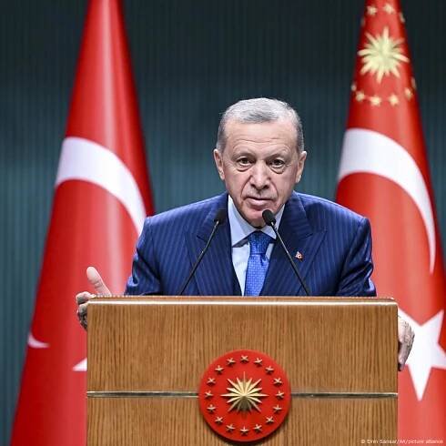 Erdogan warns Sweden not to count on Turkey for NATO bid
