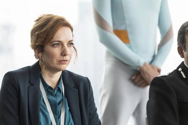 Humans - Epizoda 2 - Z filmu - Katherine Parkinson