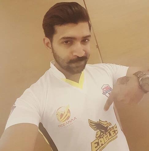 Very Cute Selfie Photo Stills Of Film Actor Arun Vijay (18)