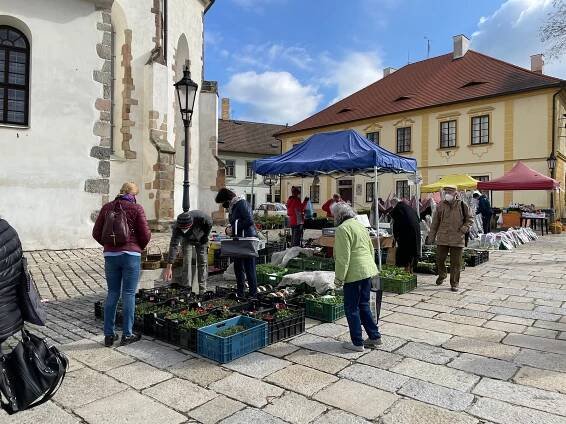 Písecké trhy se rozjíždějí jen pozvolna, návštěvnost ovlivňuje i počasí
