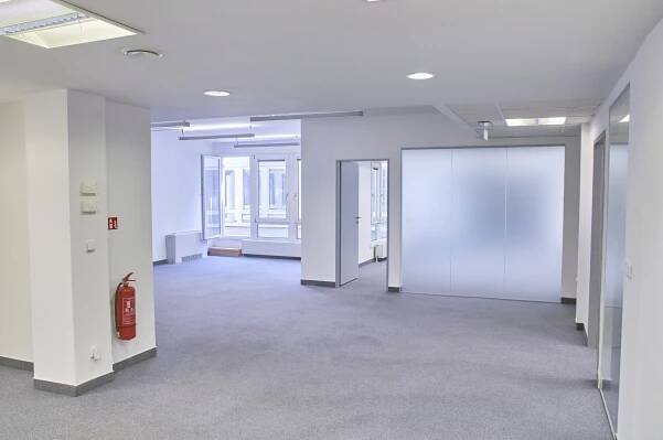 European Business Center, Praha 7 Holešovice, Dukelských hrdinů 34 | Prague Offices