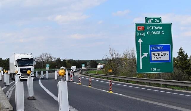 VIDEO: Aktuálně ničí na estakádě D46 v Prostějově beton vodním paprskem