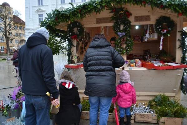 Tábor ožil o 3. adventu vánočními trhy. Lidé lačnili po dárcích i po pamlscích