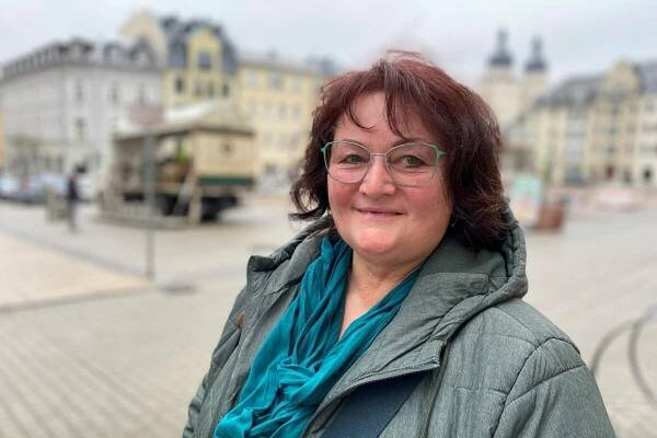 Antje Schmidt (60) aus Pausa geht offen damit um, dass sie Gast bei der Tafel ist. Denn sie hat eine Botschaft.