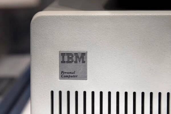 Dataknox buys and sells used IBM hardware