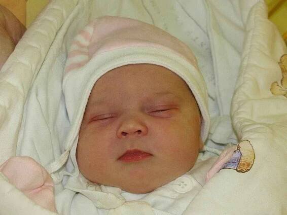 Nikol Uhlířová, 13. 9. 2011, 3960 g, 49 cm, Ostrava.