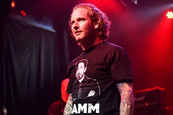 Slipknot's Corey Taylor 'Devastated' After Testing Positive for COVID-19: 'I'm Very, Very Sick'