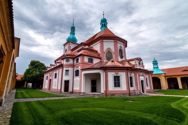 Poutní kostel Navštívení Panny Marie, Horní Police - Církevní stavby - Máchův kraj - Horní Police