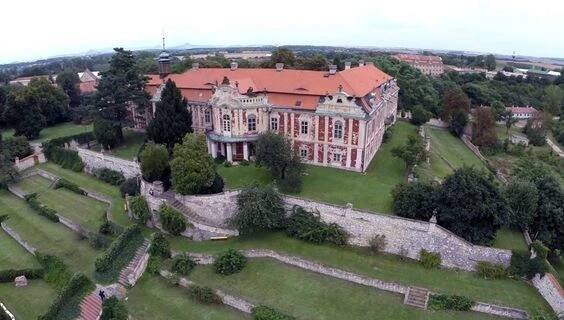 Zámek Stekník | Hrady a zámky Zálužice | NaVylet.cz