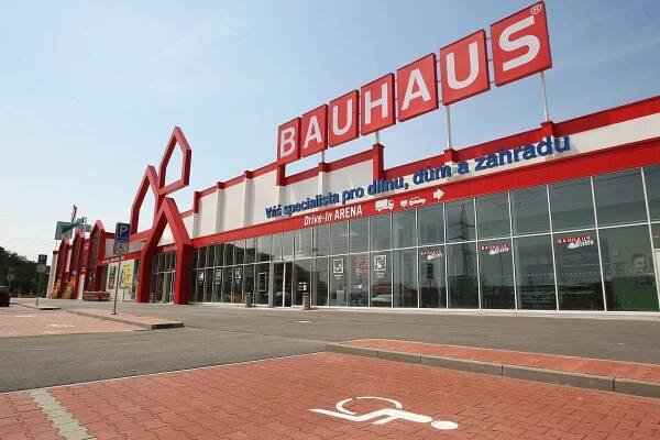 Kontroverzní Bauhaus v Brně-Ivanovicích: chyba inspektora, ve hře je odškodnění
