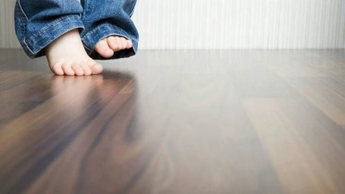 Životnost dřevěných podlah prodloužíte správnou péčí, i velkou opatrností