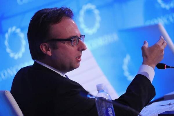 US Ambassador to Hungary commits “a low-level slander” as he leaves