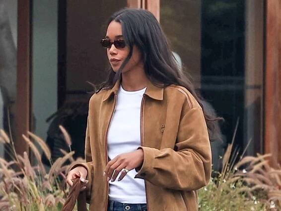 Well-Dressed People Know This Flat-Shoe Trend Instantly Elevates Baggy Jeans