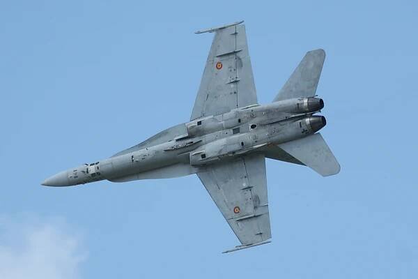 McDonnell Douglas EF-18M Hornet : McDonnell / McDonnell Douglas