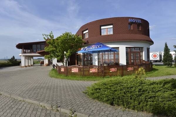Motel Arkus - Hotel - Hradecko - Černožice