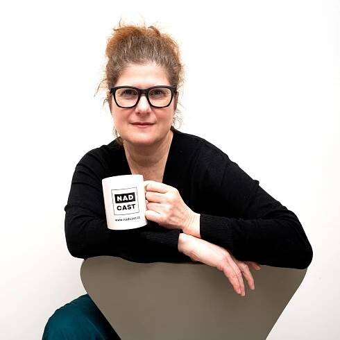Alice Nellis s hrnkem Nadcast